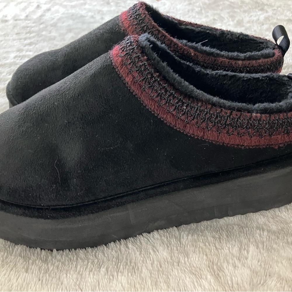 Madden Girl Black and Burgundy Slippers